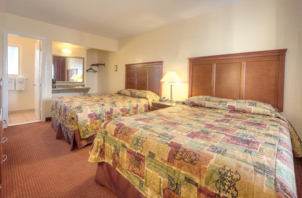 Relax Inn & Suites 埃尔卡洪 外观 照片