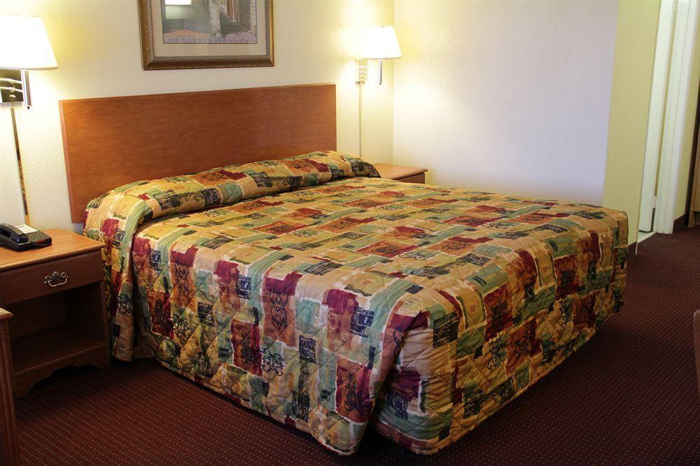 Relax Inn & Suites 埃尔卡洪 外观 照片