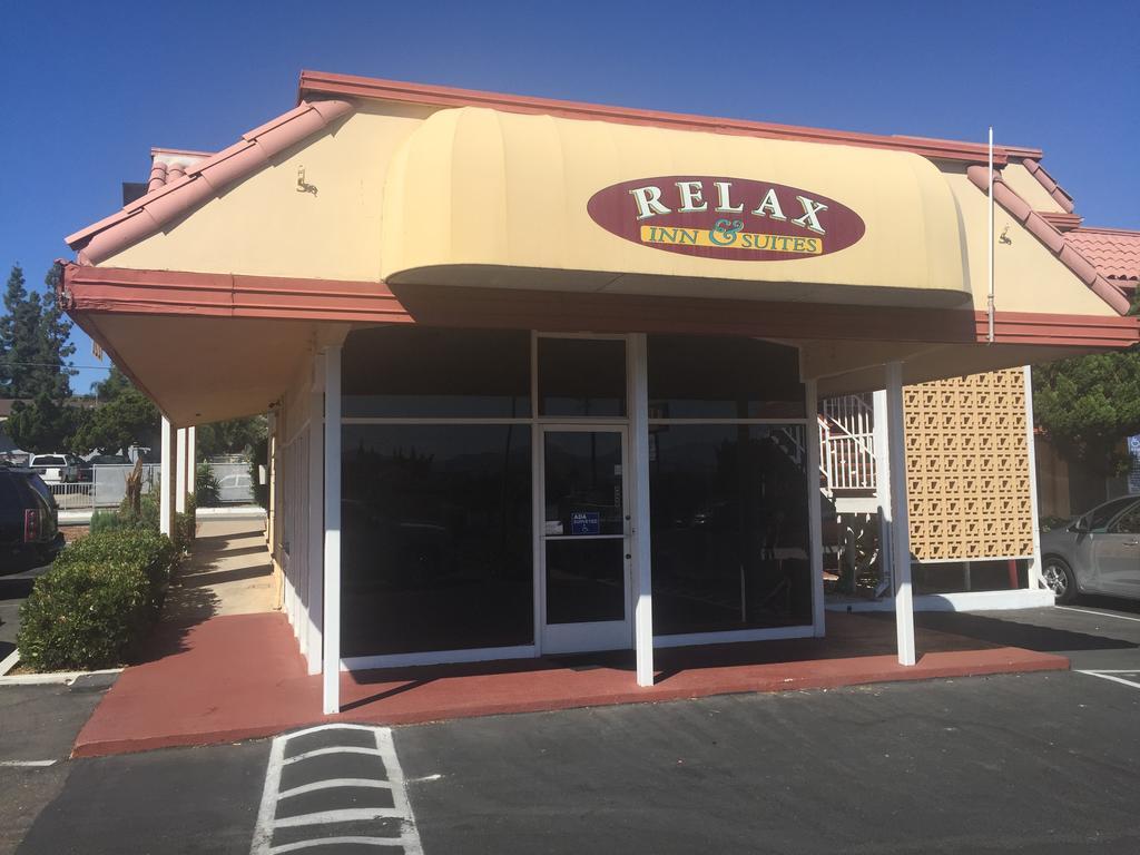 Relax Inn & Suites 埃尔卡洪 外观 照片