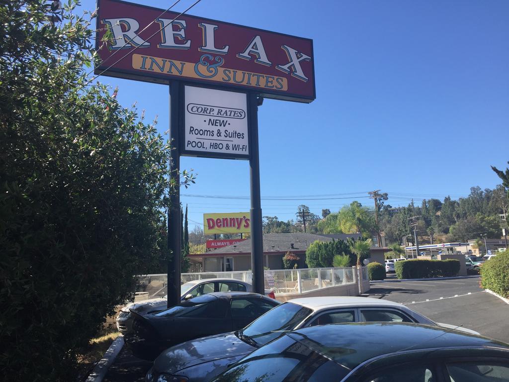 Relax Inn & Suites 埃尔卡洪 外观 照片