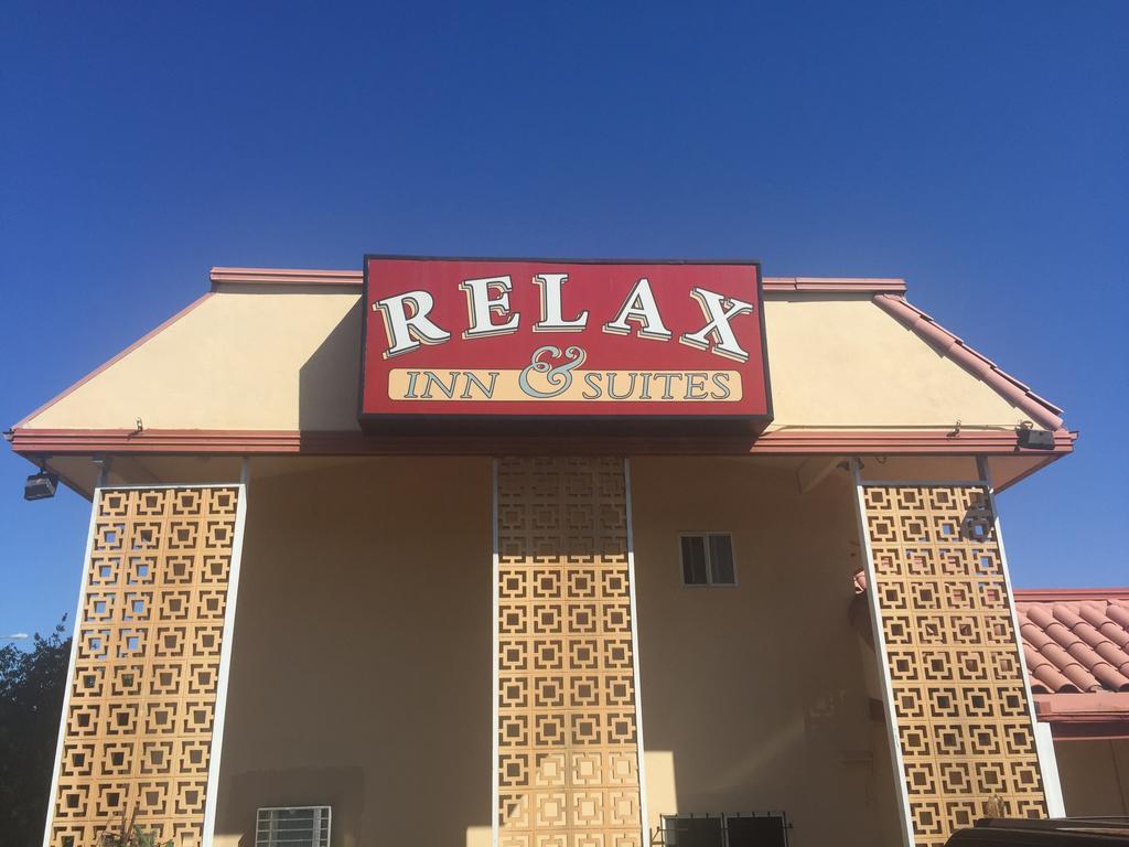 Relax Inn & Suites 埃尔卡洪 外观 照片