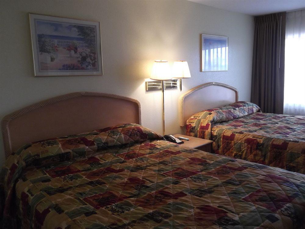 Relax Inn & Suites 埃尔卡洪 外观 照片